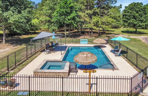 West Livingston Cottage | Cozy cottage near the lake with private pool and hot tub. Dog-Friendly!