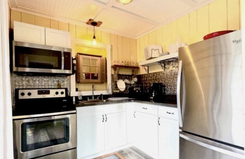 Lake George Cottage | Cozy Cottage with Pool/Hot Tub! Room to park boat