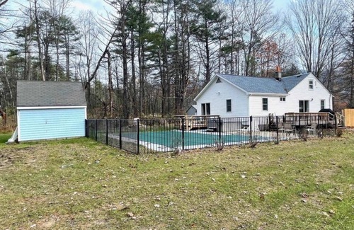 Lake George Cottage | Cozy Cottage with Pool/Hot Tub! Room to park boat