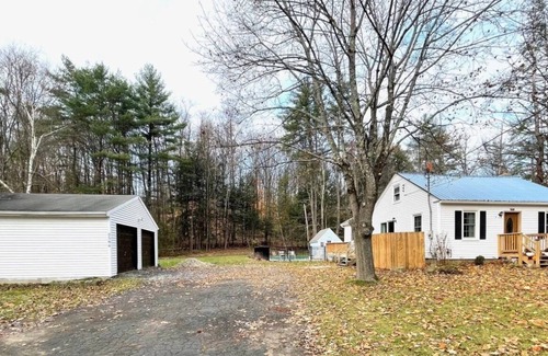 Lake George Cottage | Cozy Cottage with Pool/Hot Tub! Room to park boat