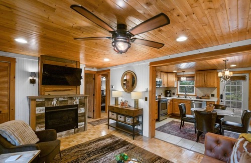 Saugatuck Villa | "Cozy Cottages" Brown Cottage Hot tub/Town!
