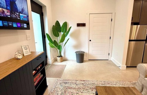 Pilot Mountain Apartment | Cozy Cure is a modern farmhouse Alcove studio in downtown Pilot Mountain
