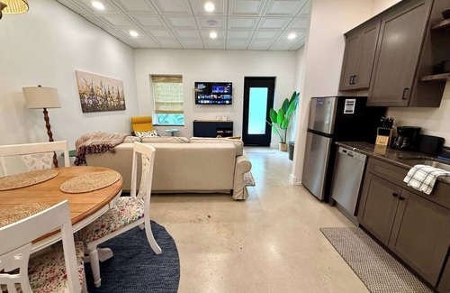 Pilot Mountain Apartment | Cozy Cure is a modern farmhouse Alcove studio in downtown Pilot Mountain