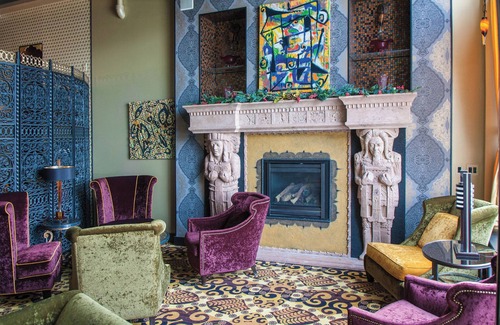 Downtown Niagara Falls Hotel | Cozy Deluxe King room in fabulous Niagara Falls with fitness center ,free WiFi