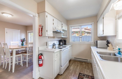 Ouray House | Cozy Downtown Pet Friendly Home with Fiber Internet! Fenced Outdoor Area!