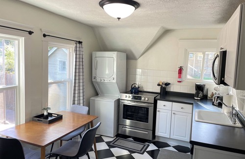 Cliff - Cannon Apartment | Cozy, elegant, and Victorian modern house nDowntown less than 5 minutes.