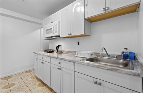 West Laurel House | Cozy Finished Basement with 1-bedroom, living Space AC, WiFi in charming Laurel