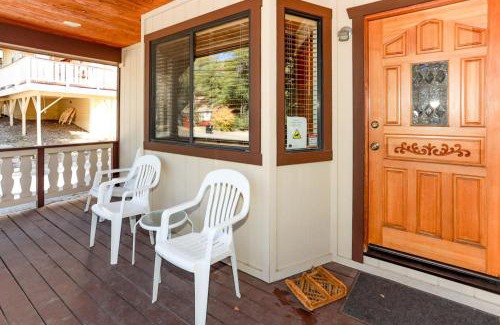 Moonridge House | Cozy Haven - 1966 by Big Bear Vacations