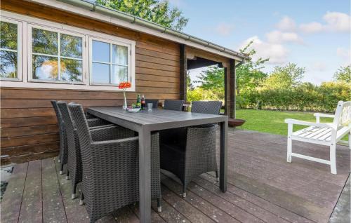 Bog By House | Cozy Home In Bogø By With Wifi