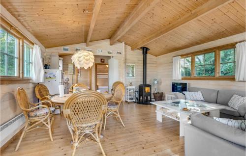 Bog By House | Cozy Home In Bogø By With Wifi