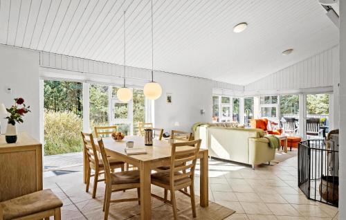 Torup Strand House | Cozy Home In Fjerritslev With Wifi