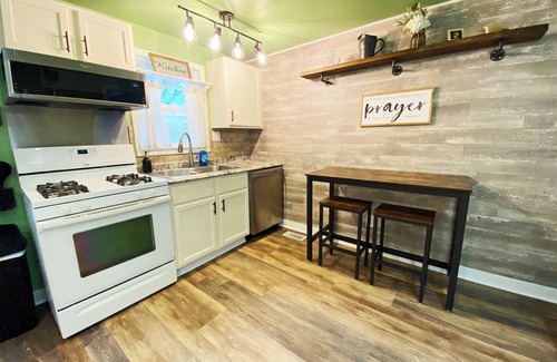 Buchanan County House | Cozy home in St. Joseph, MO that is centrally located to hospital & university!