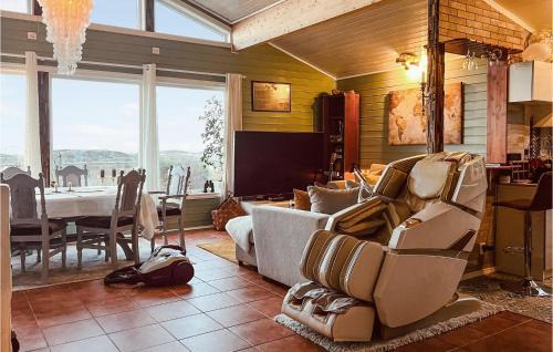 Gjengstoa House | Cozy Home In Vevang With Sauna