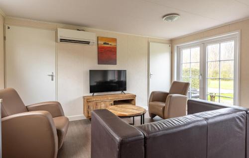Wagenborgen House | Cozy Home In Wagenborgen With Wifi