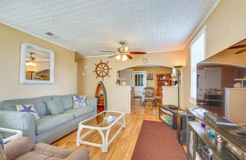 Pretty Bayou House | Cozy Home Near Bay Access in Panama City!