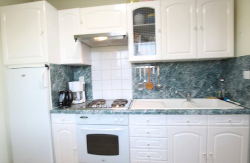 Surtainville Cottage | Cozy House near Cap du Rozel, 4BR, WiFi, Terrace, Close to Dunes, Pet-Friendly