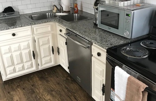 Charleston House | Cozy kanawha city home - Walk to CAMC Hospital