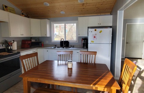 Bottineau Cabin | Cozy Lakefront Cabin