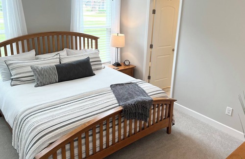 Tullahoma Cottage | Cozy - Lakeside - Cottage with Golf Cart