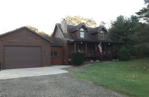 Girard House | Cozy Log Home