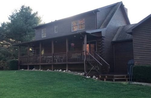 Girard House | Cozy Log Home