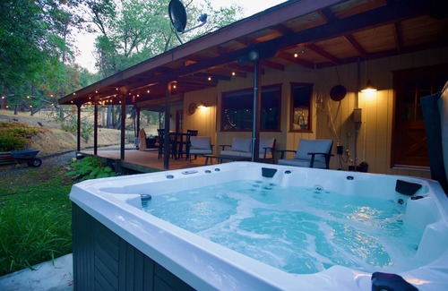 Mariposa Cottage | Cozy Mid-Century cottage near Sierra National Forest and Yosemite Park.