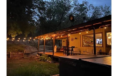Mariposa Cottage | Cozy Mid-Century cottage near Sierra National Forest and Yosemite Park.