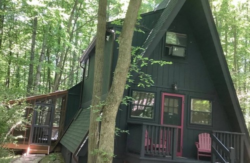 Berkeley Springs Cabin | Cozy Modern Private Cabin with Hot Tub in Coolfont