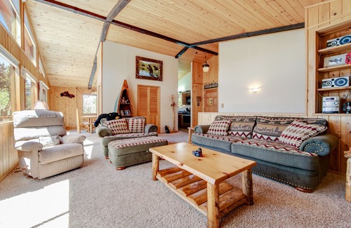 Whispering Forest Cabin | Cozy mountain cabin w/wood fireplace & full kitchen -near skiing