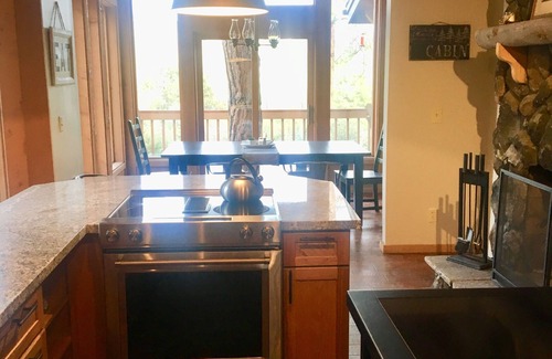 Pine Cabin | Cozy Mountain Log Cabin With Amazing Views!