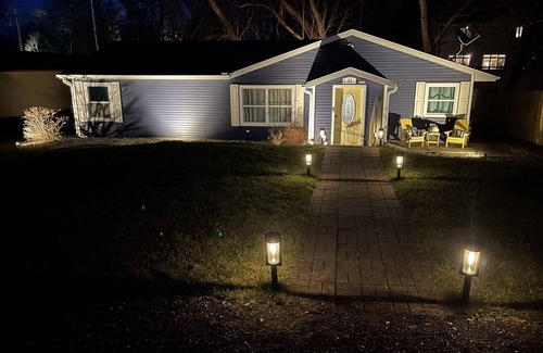 New Buffalo Cottage | Cozy New Buffalo cottage with hot tub & fire pit. Short walk to downtown!