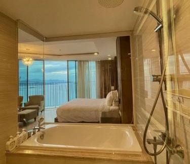 Tran Phu Beach Apartment | Cozy Panorama Apartment In Front of the City Center Beach