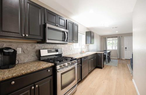 City Heights House | Cozy Pet Friendly Escape with Outdoor Dining