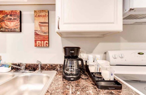 Roseville House | Cozy Private House W/Beautiful View of Lake Owasso!