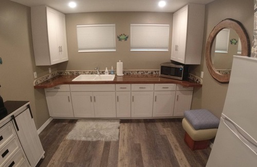 Stuart Cottage | Cozy, private, tropical cottage studio close to beach, stores, and restaurants.