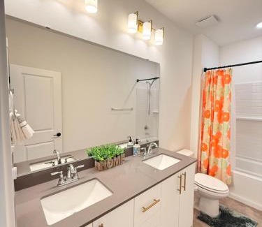 Bonney Lake House | Cozy Retreat, Room 2, Near Mt Rainier, Seattle, National parks
