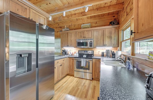 The Mountain Club Cabin | Cozy Retreat w/Deck & Sapphire Resort Access!