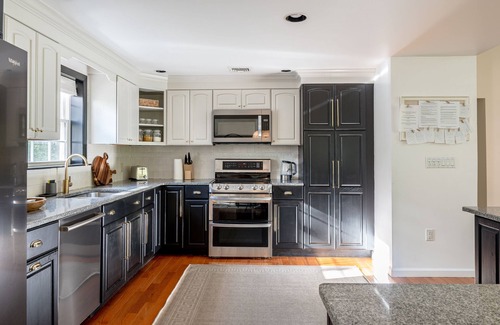 Lake Peekskill Cottage | Cozy Retreat w/Pool, Cinema Room & Fire Pit