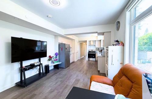 Richmond Hill Bed & Breakfast | Cozy room in Smart Home with Private Bath near Wonderland, central Richmond Hill, home made Breakfast options