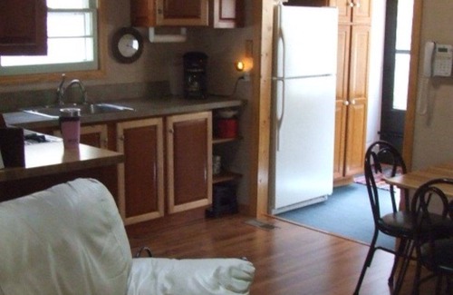 Deadwood Cabin | COZY STREAM-SIDE CABIN CENTRALLY LOCATED IN THE NORTHERN BLACK HILLS