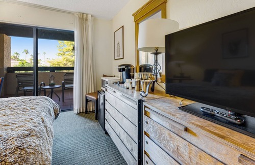 Inner Circle Apartment | Cozy Studio in the Heart of Scottsdale W/Free WiFi, Private Patio, & Shared Pool