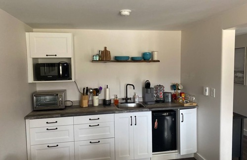 Amherst Apartment | Cozy Studio with hot tub
