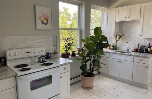 North Side Apartment | Cozy suburban apartment just 30 minutes from Manhattan