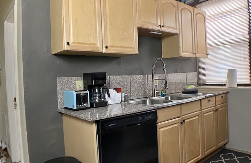 DeBaliviere Place Condo | Cozy Suite with King + Queen beds- Steps to MetroLink + Off-Street Parking