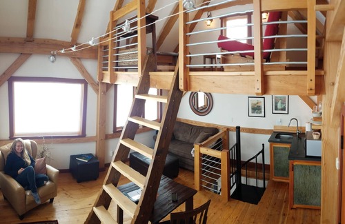 Manhattan Cabin | Cozy Timber Frame Cabin with Private Hot Tub and Amazing Views!