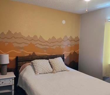 Pinnacles Entrance Badlands House | Cozy town house in Wall!