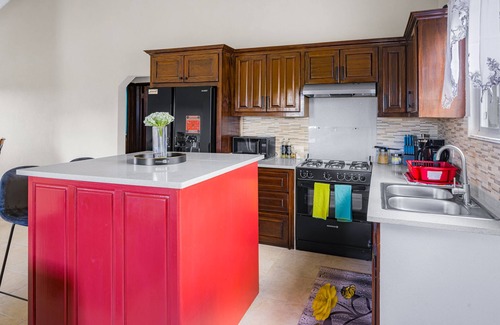 Christie Apartment | Cozy Two Bedroom Apartment Available for Rent in Holetown Area