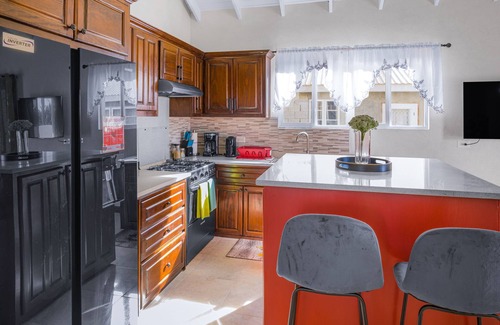 Christie Apartment | Cozy Two Bedroom Apartment Available for Rent in Holetown Area
