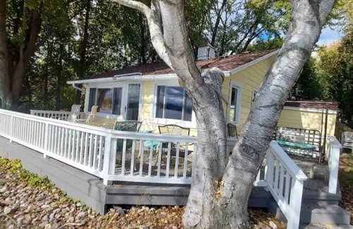 Haslett Cottage | Cozy cottage on the lake!