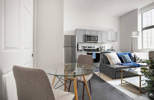 Strip District Apartment | CozySuites Modern 1BR in Downtown Pitts 13